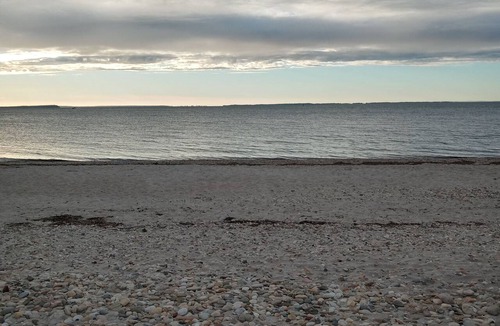 Springs House | The Hampton Sack a cheerful relaxing beach cottage