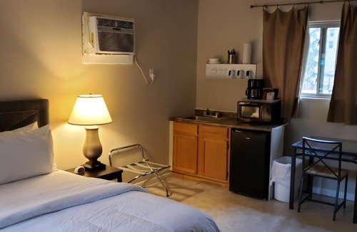 Hot Springs Hotel | The Happy Hollow