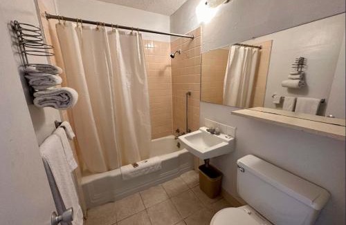 Salina Hotel | The Hastings Inn Salina
