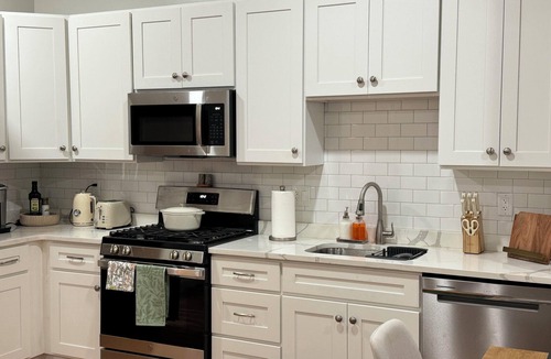 Hyde Square Apartment | The Haven - 3BR2BA Central & Cozy Retreat/Near T
