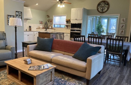 Mount Ida House | The Hidden Gem Wooded Retreat near Lake Ouachita between Mount Ida & Hot Springs