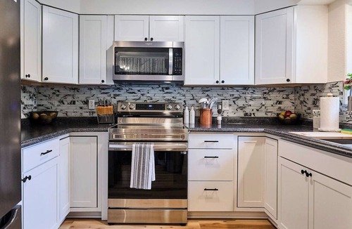 Sand Lake Villa | The Hideaway | Sleeps 6 | 10 mins from Airport