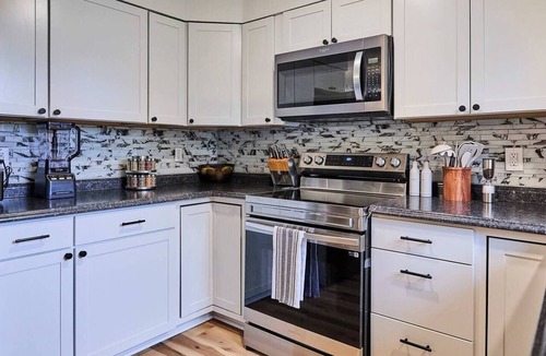 Sand Lake Villa | The Hideaway | Sleeps 6 | 10 mins from Airport