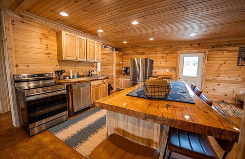 Hamden Cabin | The Hilltop at Puritan Ridge | Outdoor Pool