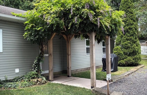 Mesopotamia Apartment | The Horse & Harness BnB-Sweet & Spacious