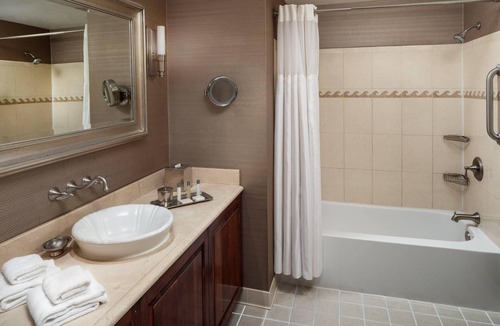 Fells Point Hotel | The Inn at Henderson's Wharf, an Ascend Collection Hotel