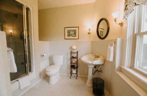 Chambersburg Bed & Breakfast | The Inn at Ragged Edge