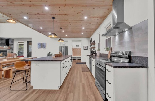 Logan Cabin | The Jack | Luxurious Whiskey Cabin