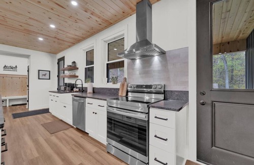 Logan Cabin | The Jack | Luxurious Whiskey Cabin