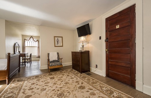 Chalk Hill Hotel | The Jackson | Historic Victorian Inn Room