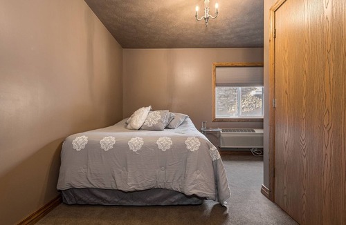 Chalk Hill Hotel | The Jumonville | Jacuzzi Tub Historic Inn Room