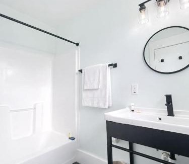 Warsaw Apartment | The Lake Hills Motel