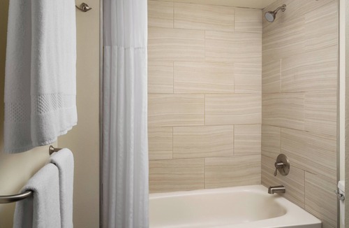 Anchorage Hotel | The Lakefront Anchorage