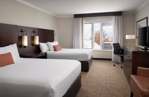Anchorage Hotel | The Lakefront Anchorage