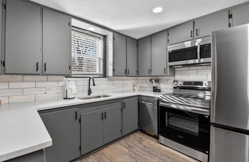 Pleasant Hill House | The Landing at The Roost