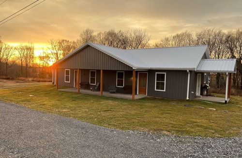 Cane Valley House | The Last Cast, *Unit B*, 1/4 mile from Green River Marina