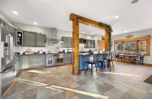 Ellsworth House | The Lodge at Branch Pond