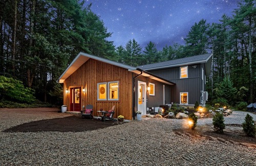 Saco House | The Luna Lodge - close to old Orchard beach