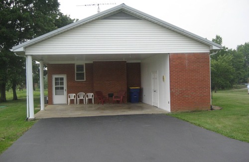 Brownsville House | The Mammoth Cave House, 3BR, 2 bath with 5 beds and VERY near Mammoth Cave