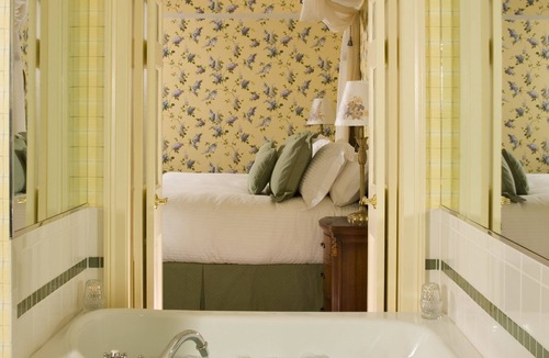Holderness Hotel | The Manor On Golden Pond