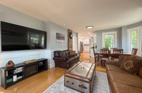 Conway House | The Manor on Main | Hot Tub, Pond Access, 5 Bedrms