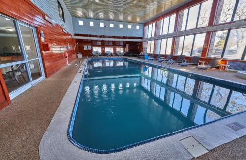 West Yarmouth Hotel | The Mariner Resort Cape Cod by The Red Collection