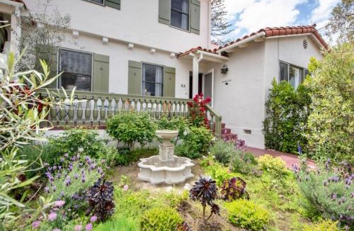 West Beach Apartment | The Marlowe Garden Suite - Vintage Luxury at the Beach - Hotel Amenities
