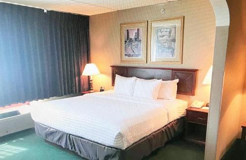 Oneonta Hotel | The Marx Hotel - Downtown - University Area