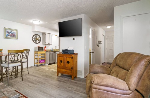 Sand Lake Apartment | The Moose Crossing : Close to Airport, Centrally Located with Garage