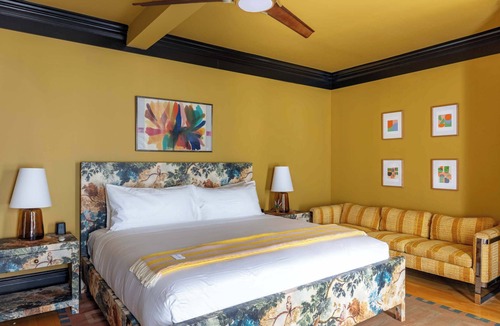 Corey Square Bed & Breakfast | The Murano - Ash Street Inn