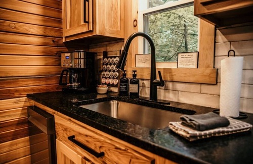 Rockbridge Cabin | `The Oak`: Hot Tub, Private Trail, Firepit, Swing.