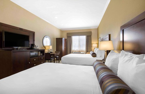 Paso Robles Hotel | The Oaks Hotel Paso Robles