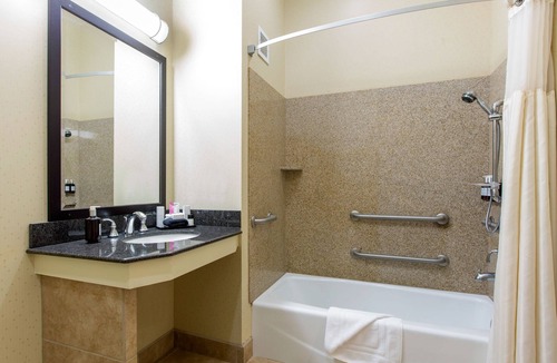Paso Robles Hotel | The Oaks Hotel Paso Robles