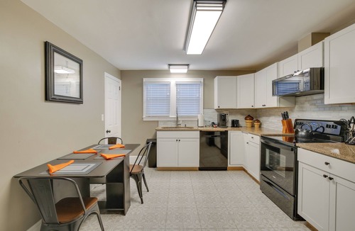 Lincoln Park Apartment | 'the Peaceful Post' Cozy Winter Escape in Kingston