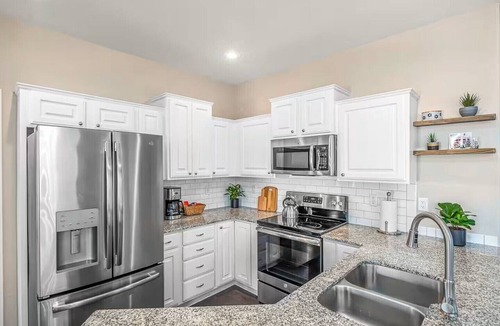 Bentonville House | The Peach-Close to Downtown, Mountain Bike Trails, and Wal Mart. Pet Friendly!