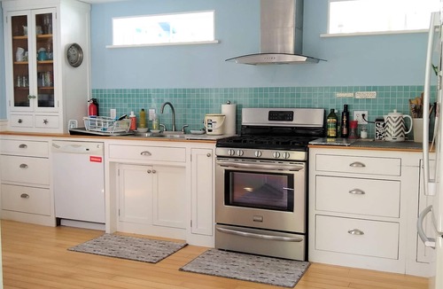 Rockland Cottage | The Perch - Walk to Town & the Ocean - Rockland License STR26-45