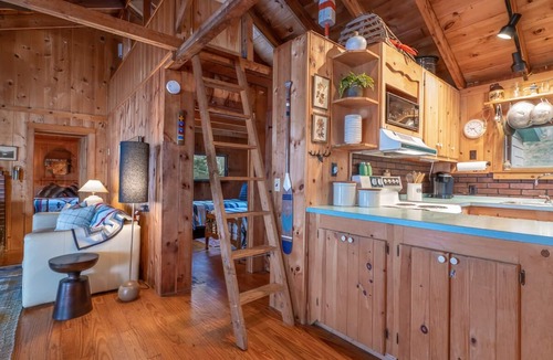 Franklin Cabin | The perfect lakefront cabin close to Acadia National Park