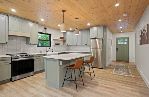 Carbon Hill Cabin | The Redhawk | Hocking Hills, Sauna, EV Charger