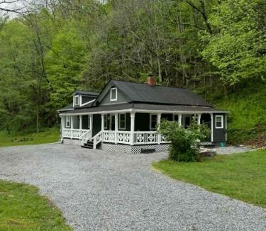 Seneca Rocks House | The Renovated Farmhouse at Seneca Rocks
