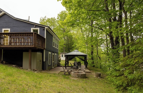 North New Portland House | The River House - Charming 2-bedroom house on the river