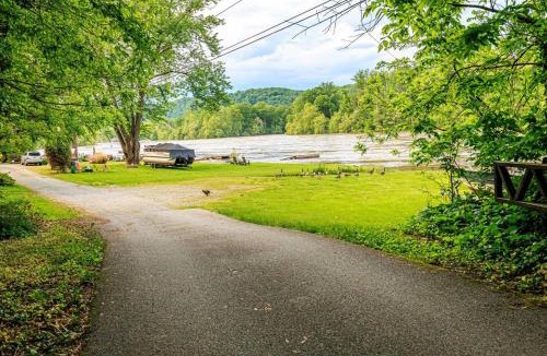 Airville House | The River Shack kayaks fishing quiet family