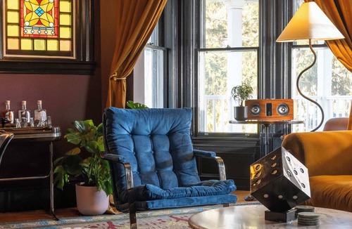 Corey Square Bed & Breakfast | The Robert Frost - Ash Street Inn