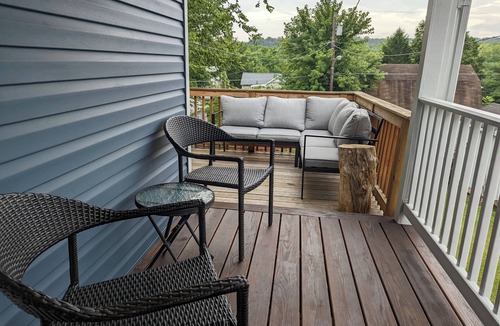 Brownsville House | The Roots & River Guest House in Brunswick's Historic Downtown