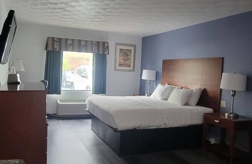Akron Hotel | The Royal Inn & Suites