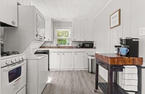 Hampton House | The Salty Dog Pet Friendly Private Yard