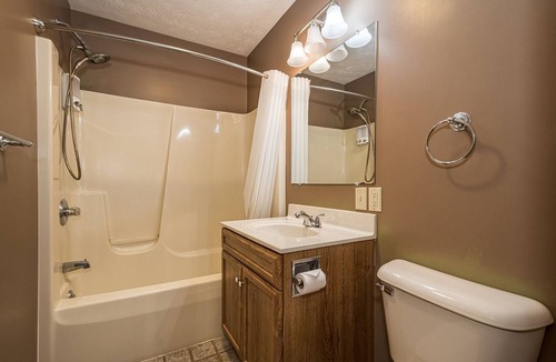 Chalk Hill Hotel | The Sara Cochran | Jacuzzi Tub Historic Inn Room