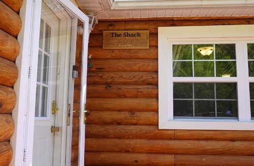 Summerlee House | The Shack, An exquisite 3 bed room log cabin.
