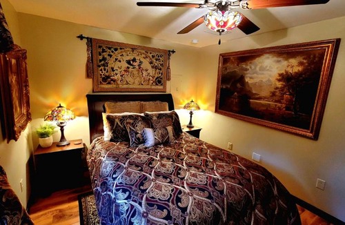 Old Town Apartment | The Sovereign Suite - Cozy And Convenient With Home Theater