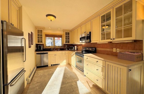 Bromley Mountain House | The spacious Ledges at Bromley!