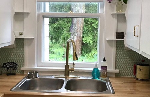 Wayland Cottage | The Sunshine Cottage of Chagrin Falls: Monthly Rental +